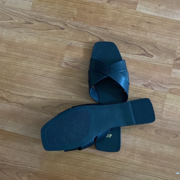 H&M - Picture 2 of 2